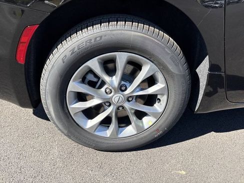 Used 2026 Chrysler Pacifica Select AWD/4WD image 8