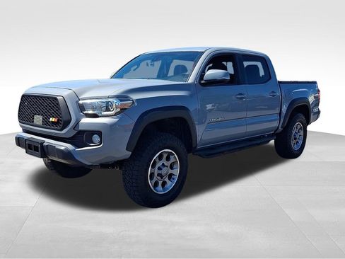 Used 2019 Toyota Tacoma SR AWD/4WD image 3