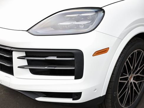Certified 2025 Porsche Cayenne image 11