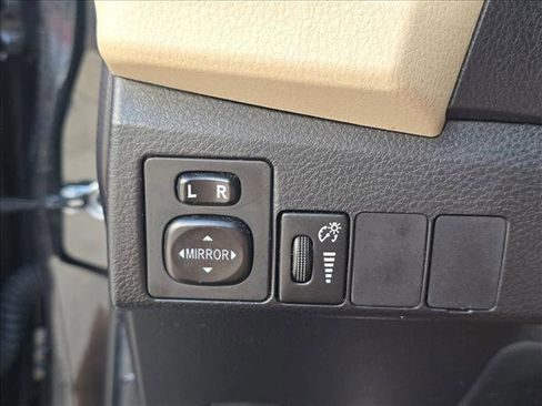 Used 2015 Toyota Corolla LE FWD image 5