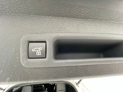 Used 2025 Toyota Sienna XSE image 6