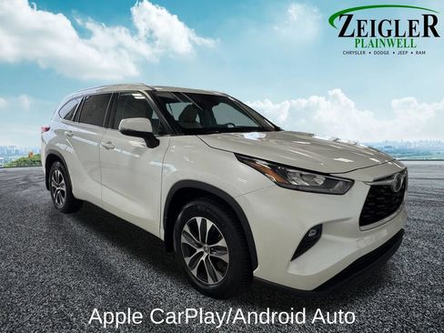 Used 2020 Toyota Highlander XLE AWD/4WD image 6