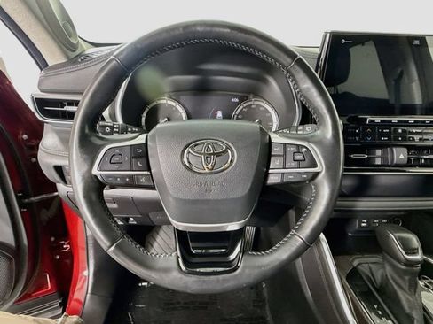 Used 2022 Toyota Highlander Platinum FWD image 11