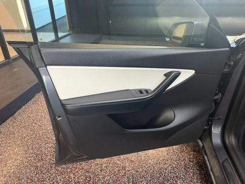 Used 2021 Tesla Model Y Long Range AWD/4WD image 12