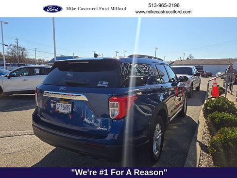 Used 2021 Ford Explorer XLT image 2