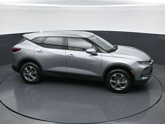 Used 2025 Chevrolet Blazer LT FWD image 32