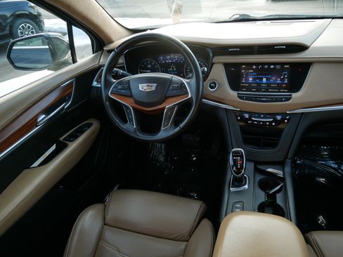 Used 2017 Cadillac XT5 Platinum image 9