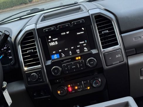 Used 2017 Ford F250 XLT w/ XLT Premium Package image 5