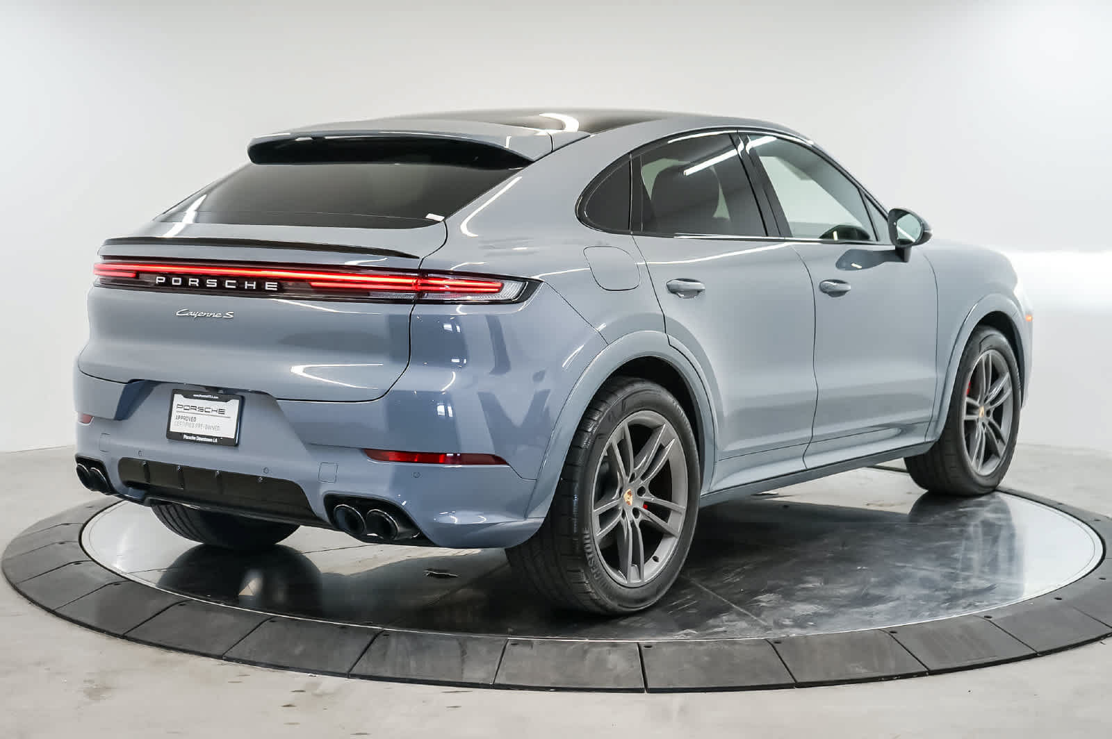 Certified 2024 Porsche Cayenne S AWD/4WD image 4