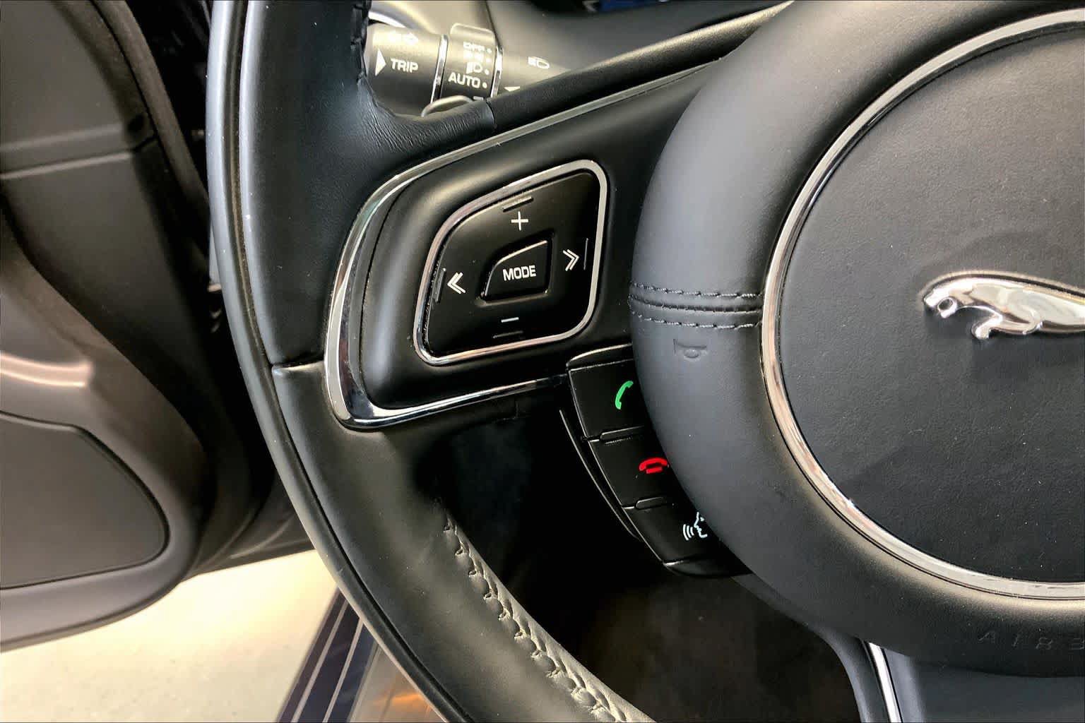 Used 2011 Jaguar XJ RWD image 23