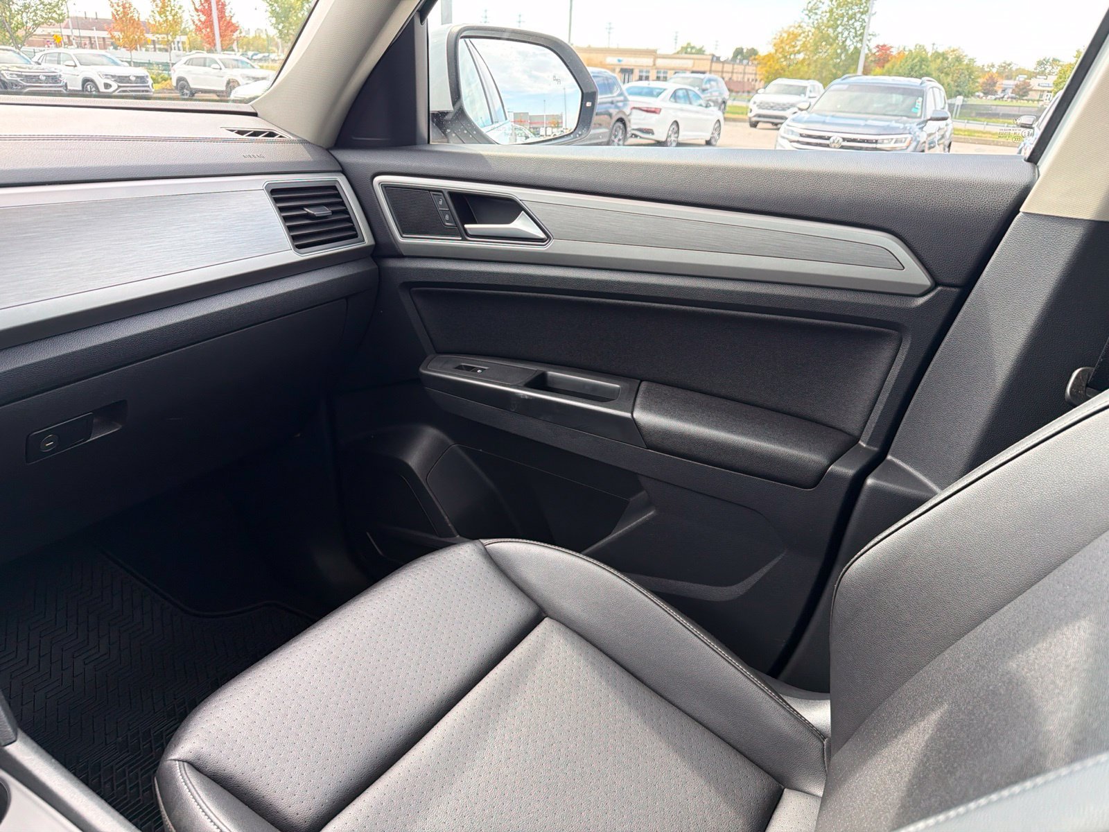 Used 2018 Volkswagen Atlas SE FWD image 38
