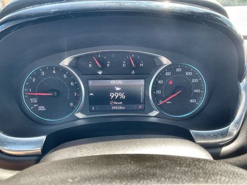 Used 2022 Chevrolet Traverse LT FWD image 23