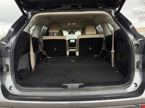 Used 2023 Toyota Highlander XLE image 31