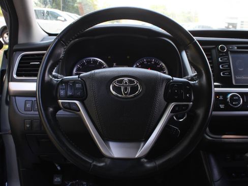 Used 2018 Toyota Highlander XLE AWD/4WD image 10