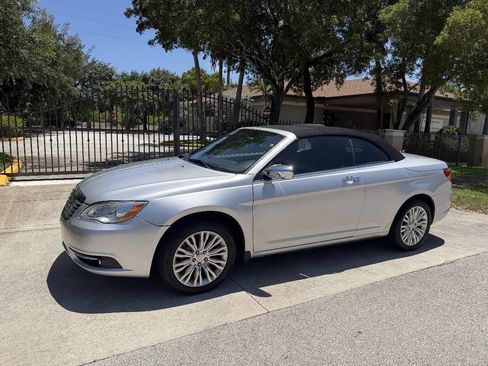 Used 2011 Chrysler 200 Limited FWD image 1