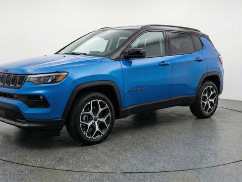 Used 2025 Jeep Compass Limited AWD/4WD image 3