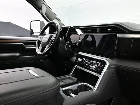 Used 2025 GMC Sierra 2500 Denali AWD/4WD image 14