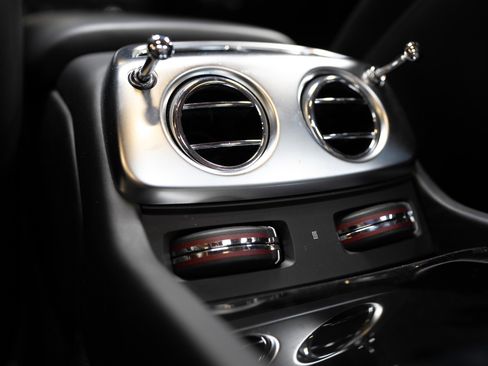 Used 2020 Rolls-Royce Dawn image 67