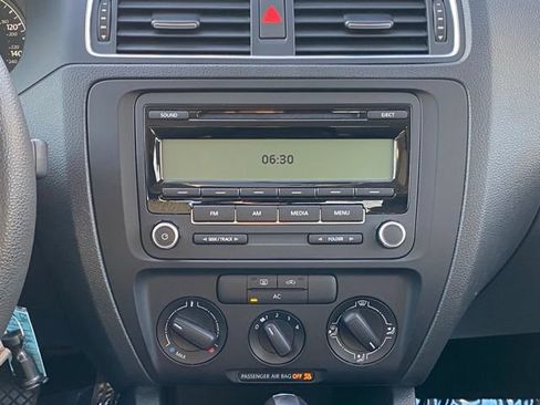 Used 2011 Volkswagen Jetta Sedan FWD image 12