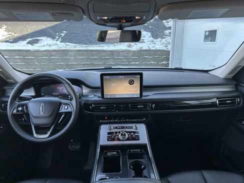 Used 2024 Lincoln Aviator Premiere w/ Elements Package image 10