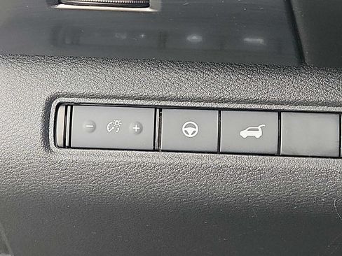 Used 2022 Nissan Pathfinder SL AWD/4WD image 26