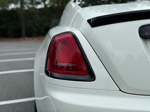 Used 2017 Rolls-Royce Wraith RWD image 23