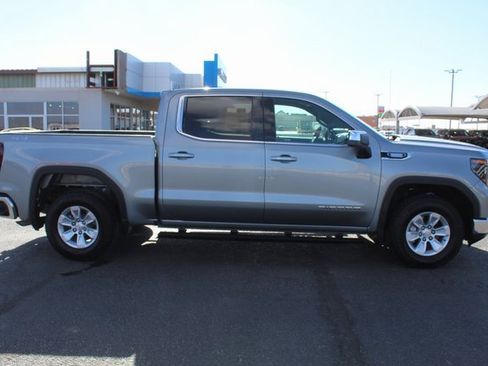 Used 2024 GMC Sierra 1500 SLE image 2