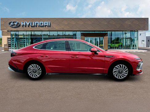 New 2025 Hyundai Sonata Limited image 9