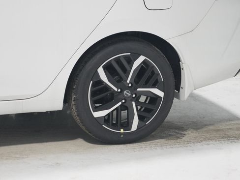 New 2025 Nissan Versa SR w/ Trunk Package image 24