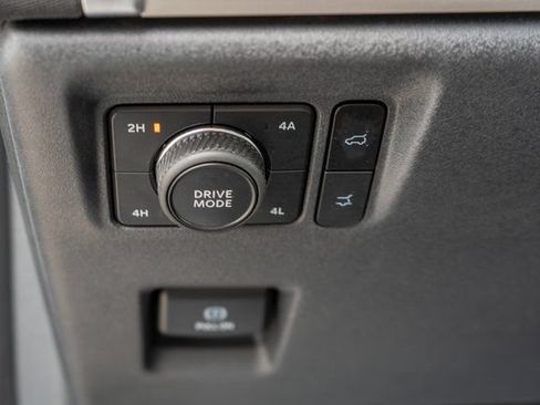 Used 2025 Ford Expedition Active AWD/4WD image 20