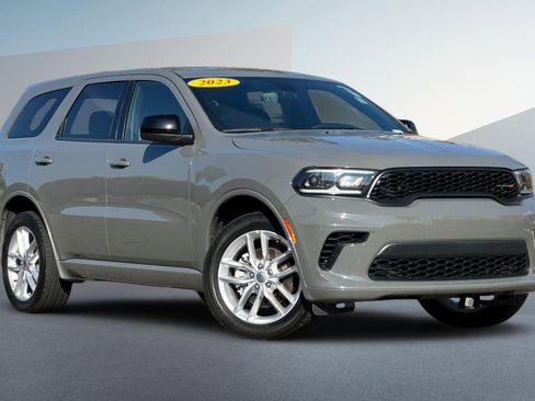Used 2023 Dodge Durango GT image 2