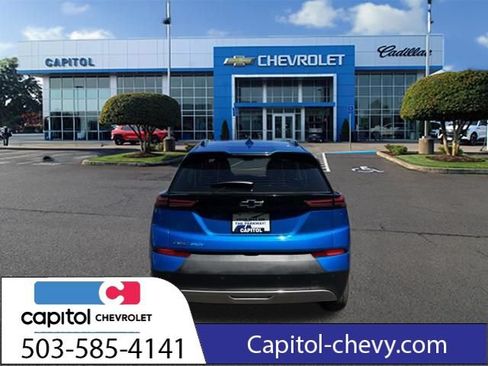 Used 2022 Chevrolet Bolt EUV LT w/ Convenience Package FWD image 8