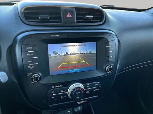 Used 2018 Kia Soul + FWD image 13