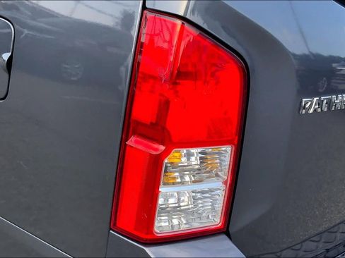 Used 2012 Nissan Pathfinder LE w/ DVD Entertainment Pkg RWD image 24