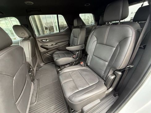 Used 2023 Chevrolet Traverse RS image 17