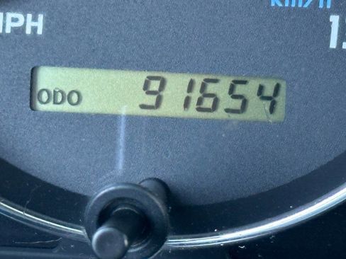 Used 2004 Toyota Land Cruiser image 58