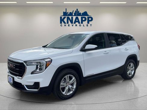 Used 2024 GMC Terrain SLE image 1