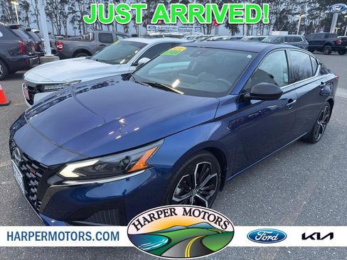 Used 2024 Nissan Altima 2.5 SR w/ SR Premium Package image 1