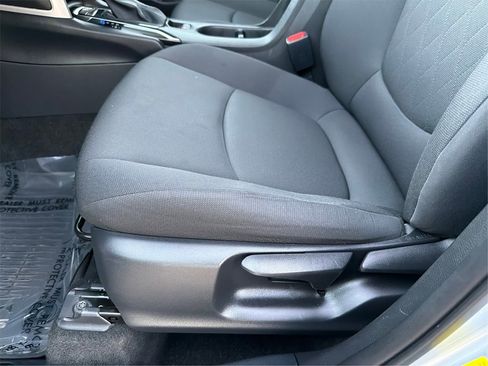 Used 2023 Toyota Corolla Cross LE image 19