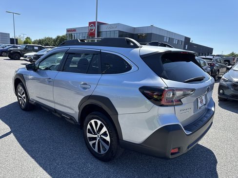 Used 2025 Subaru Outback Premium AWD/4WD image 19