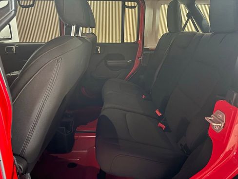 Used 2018 Jeep Wrangler Unlimited Sport S AWD/4WD image 16