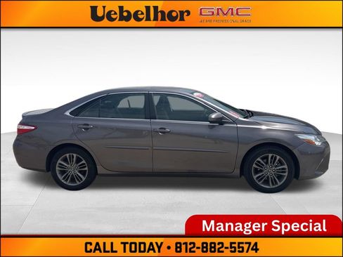 Used 2017 Toyota Camry SE w/ Moonroof Package FWD image 1