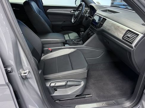 Certified 2022 Volkswagen Atlas Cross Sport SE w/ Panoramic Sunroof Package FWD image 11