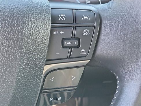 Used 2025 Toyota Camry SE image 9