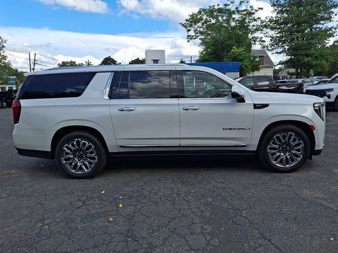 Used 2023 GMC Yukon XL Denali Ultimate AWD/4WD image 9