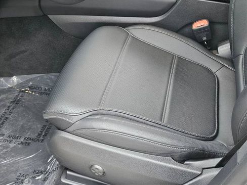 Used 2026 Mercedes-Benz GLC 300 image 4