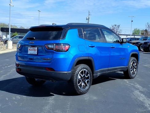 Used 2025 Jeep Compass Trailhawk w/ Trailhawk Elite Group AWD/4WD image 3