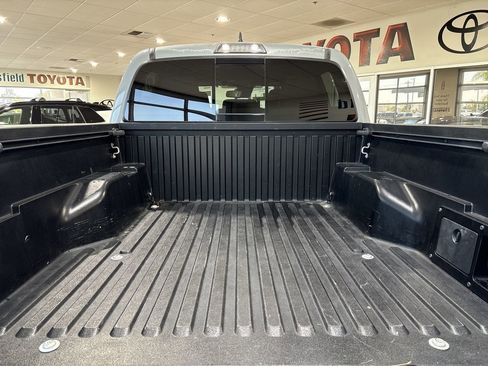 Used 2019 Toyota Tacoma TRD Off-Road w/ Technology Package AWD/4WD image 23