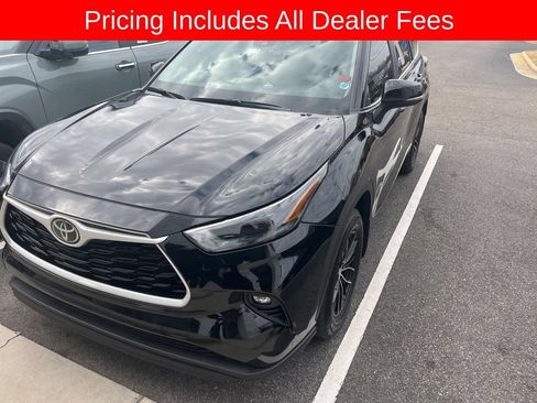 Used 2024 Toyota Highlander XLE FWD image 5