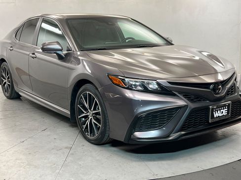 Used 2024 Toyota Camry SE FWD image 8